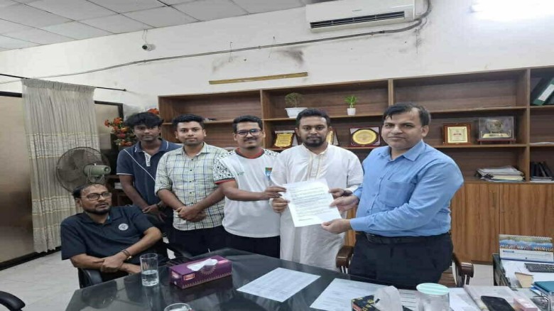 জকসুতে এমফিলের শিক্ষার্থী যুক্তকরণ সহ চার দাবিতে উপাচার্য বর