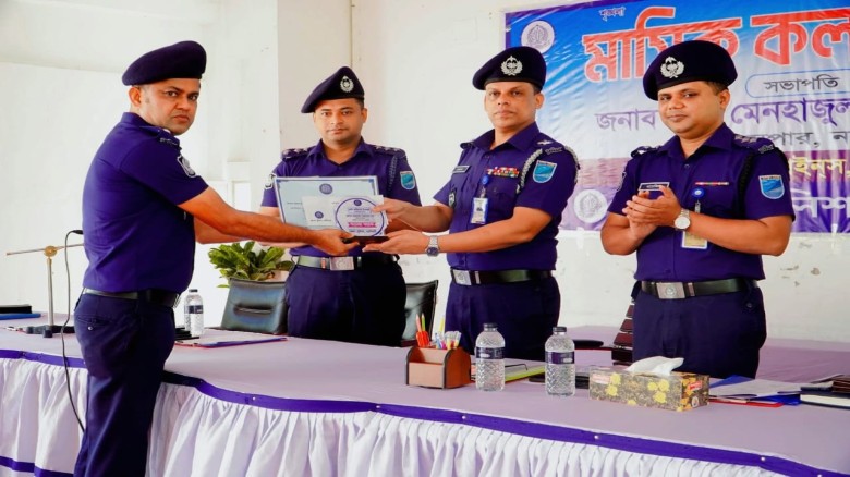 নরসিংদী জেলার শ্রেষ্ঠ  অফিসার ইনচার্জ মোহাম্মদ এমদাদুল হক নি