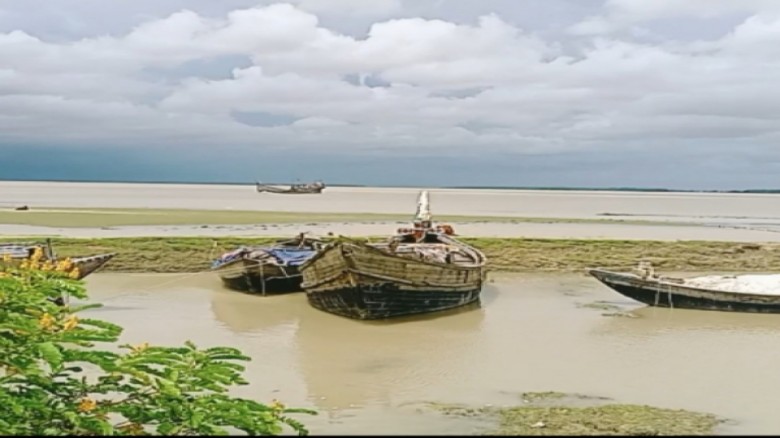 মনপুরায় ২২ দিনের মৎস্য আহরণ নিষেধাজ্ঞা চললেও বন্ধ হয়নি মা ইল