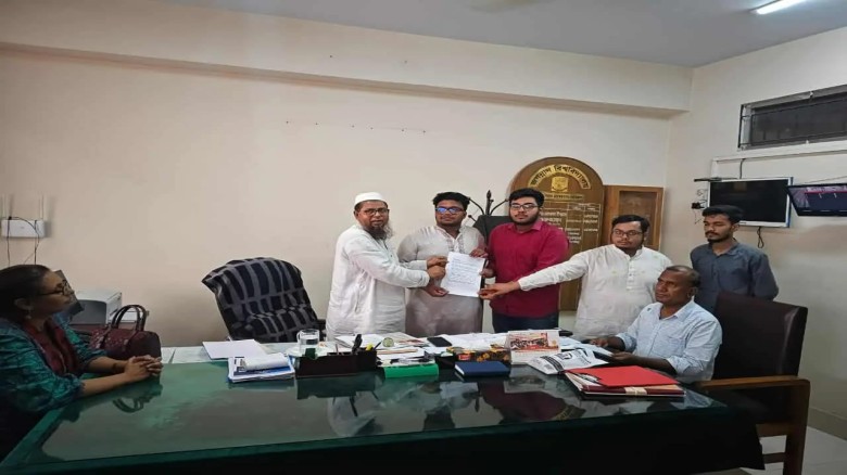 যথাসময়ে জকসুসহ পাঁচ দফা দাবিতে আপ বাংলাদেশের স্মারকলিপি প্রদ