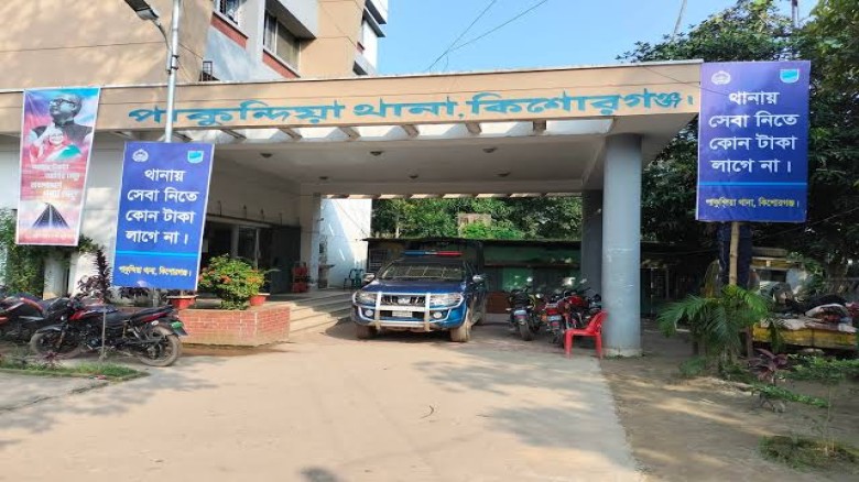পাকুন্দিয়ায় মাদকসেবীদের উৎপাতকে কেন্দ্র করে সংঘর্ষ: আহত উভয়
