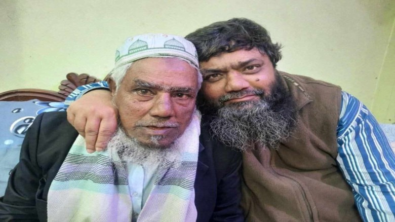 পাবনায় সাংবাদিক আকাশ এর বড় আব্বা আলহাজ্ব আব্দুল জুব্বার সরদা