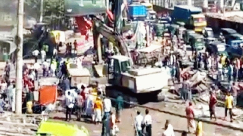 হবিগঞ্জ জেলার মাধবপুরে সিলেট-ঢাকা মহাসড়কের দুই পাশে অবৈধ স্থ
