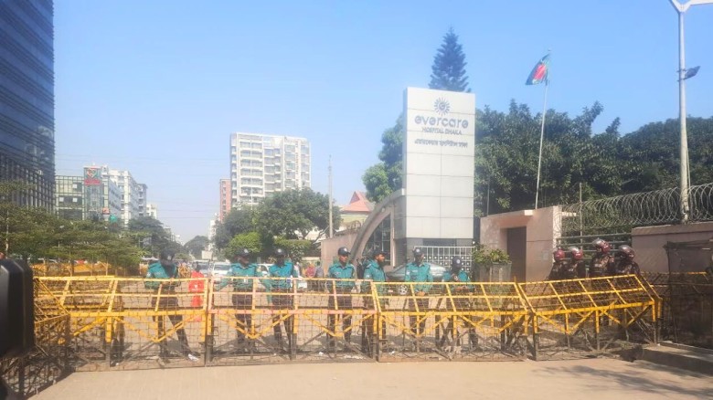 এভারকেয়ার হাসপাতালের সামনে ফাঁকা—নেতাকর্মীদের উপস্থিতি চোখে 